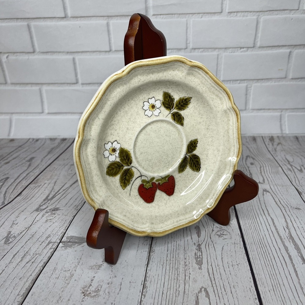 Mikasa Vintage Strawberry Festival Saucer EB 801 Plate Ovenware 70's Dessert